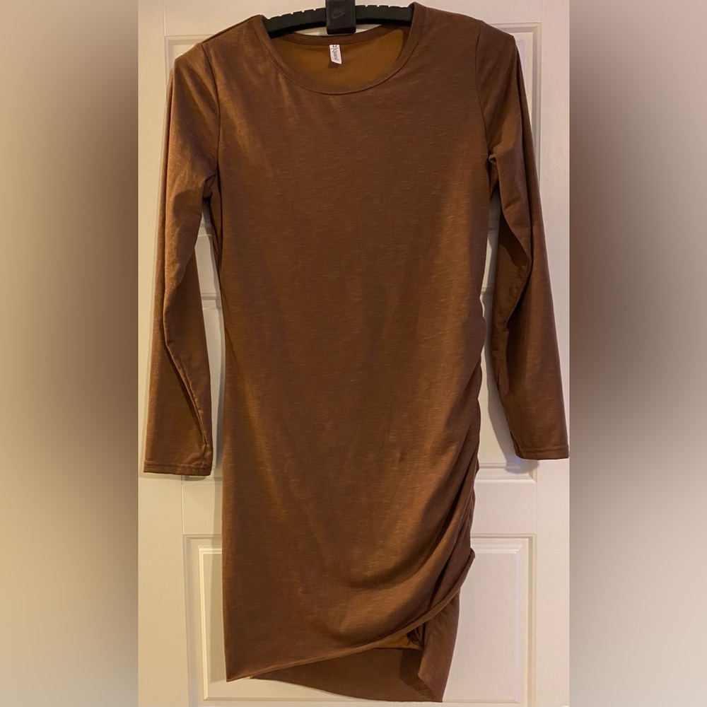 Qearal woman’s rushed long sleeve dress